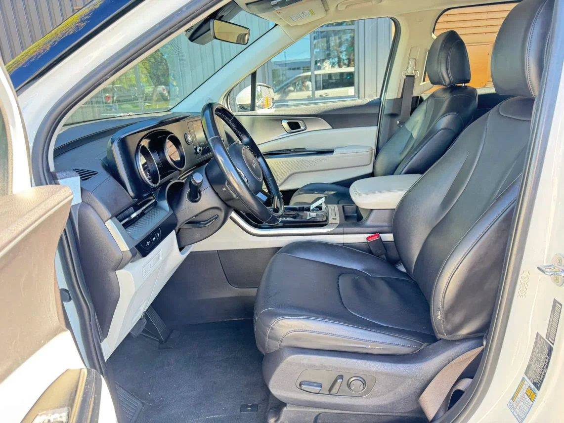 Used 2022 Kia Carnival LX FWD image 12