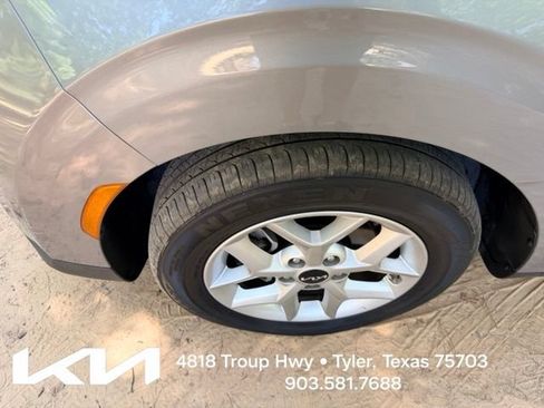 Certified 2025 Kia Soul LX w/ LX Technology Package FWD image 4