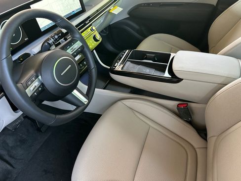 Used 2025 Hyundai Tucson Limited image 11