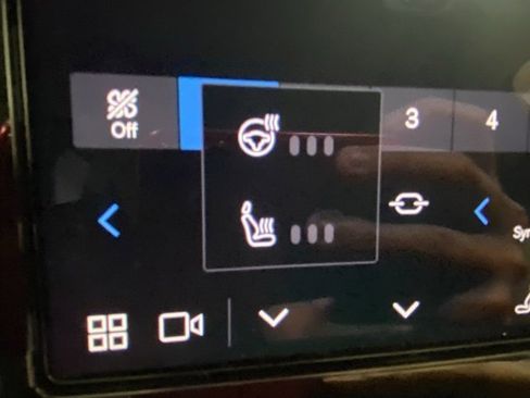 Certified 2024 Volvo XC40 B5 Ultimate w/ Protection Package Premier image 25