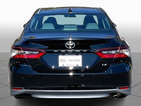 Used 2022 Toyota Camry LE image 5