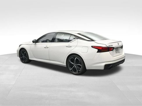 Used 2024 Nissan Altima 2.5 SR FWD image 3