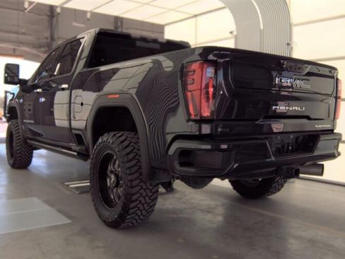 Used 2024 GMC Sierra 2500 Denali Ultimate AWD/4WD image 3