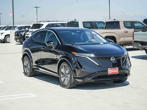 Used 2025 Nissan Ariya FWD image 3