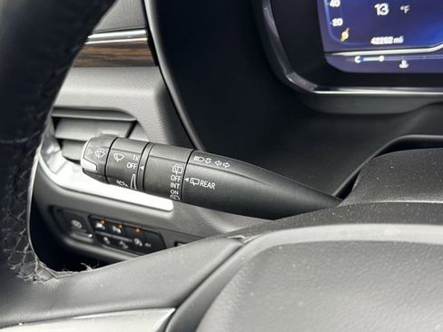 Used 2023 Chevrolet Suburban Premier image 29