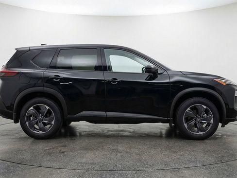 Used 2025 Nissan Rogue SV image 11