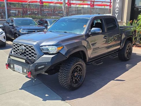 Used 2020 Toyota Tacoma TRD Off-Road w/ Technology Package AWD/4WD image 5
