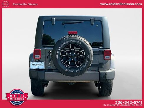 Used 2018 Jeep Wrangler Unlimited Sahara w/ Connectivity Group AWD/4WD image 5