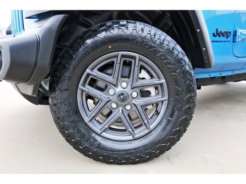 Used 2024 Jeep Wrangler Sport S image 30