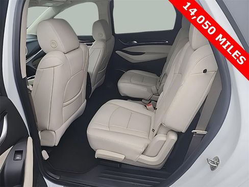 Used 2023 Buick Enclave Essence image 10