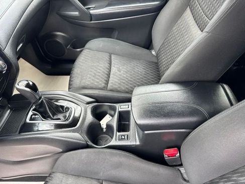 Used 2018 Nissan Rogue SV FWD image 16