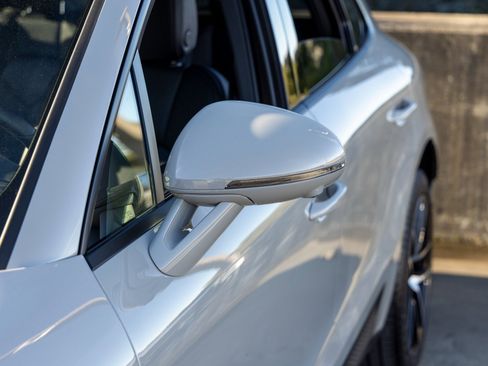 Certified 2024 Porsche Macan image 17