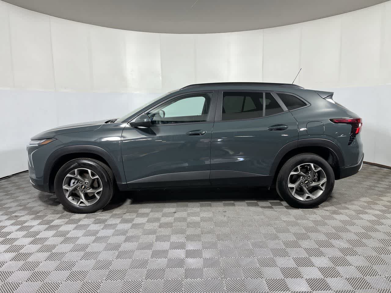 Used 2026 Chevrolet Trax LT FWD image 5