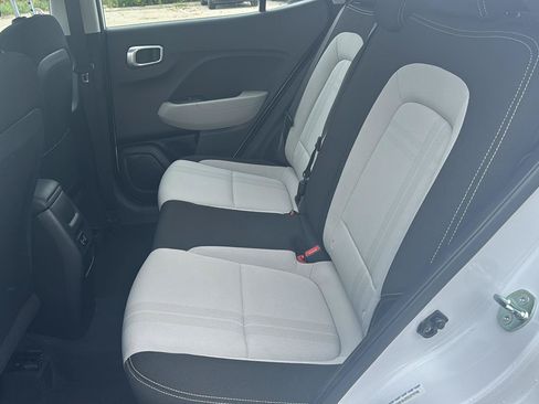 Used 2025 Hyundai Venue SEL FWD image 10