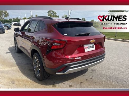 Used 2024 Chevrolet Trax LT w/ Driver Confidence Package image 8