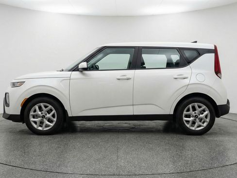 Used 2025 Kia Soul LX w/ LX Technology Package FWD image 5