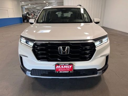 Used 2025 Honda Pilot Touring image 8