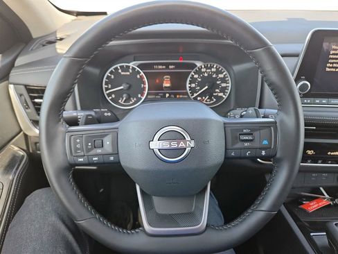 Used 2025 Nissan Rogue SV image 14