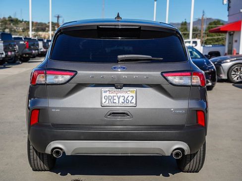 Used 2022 Ford Escape SE image 8