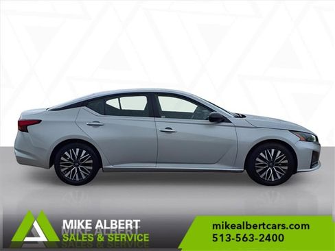 Used 2024 Nissan Altima 2.5 SV image 3