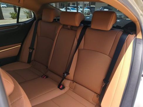 Used 2024 Lexus ES 350 w/ Premium Package FWD image 30