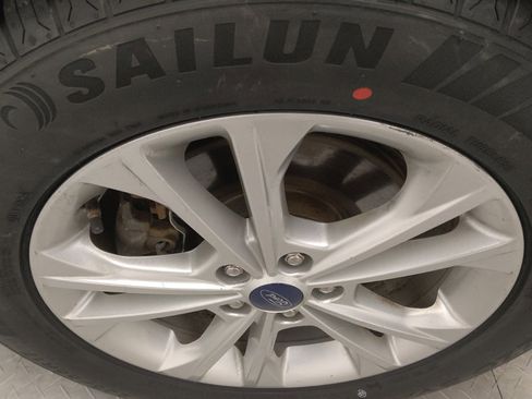 Used 2018 Ford Escape SE w/ SE Sync 3 Package image 31