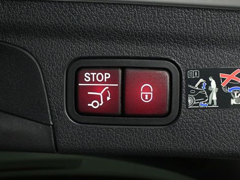 Certified 2025 Mercedes-Benz GLE 450e 4MATIC image 31