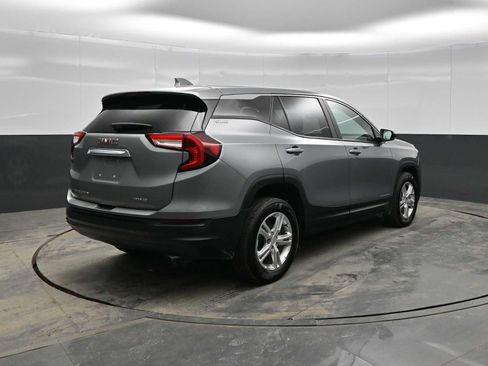 Used 2024 GMC Terrain SLE image 7