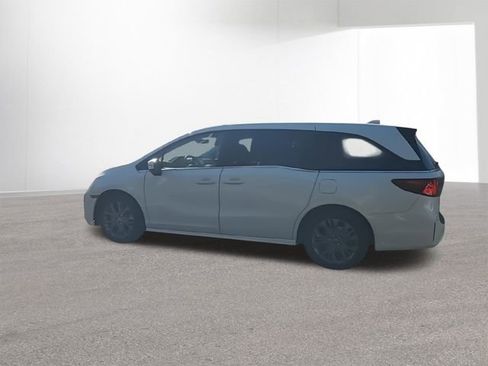 New 2026 Honda Odyssey Touring image 6
