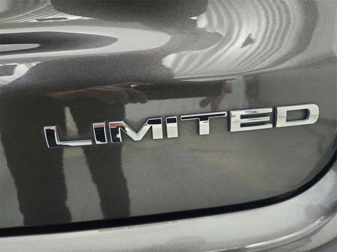 Used 2018 Jeep Compass Limited w/ Navigation Group image 31