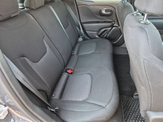Used 2023 Jeep Renegade Latitude AWD/4WD image 19