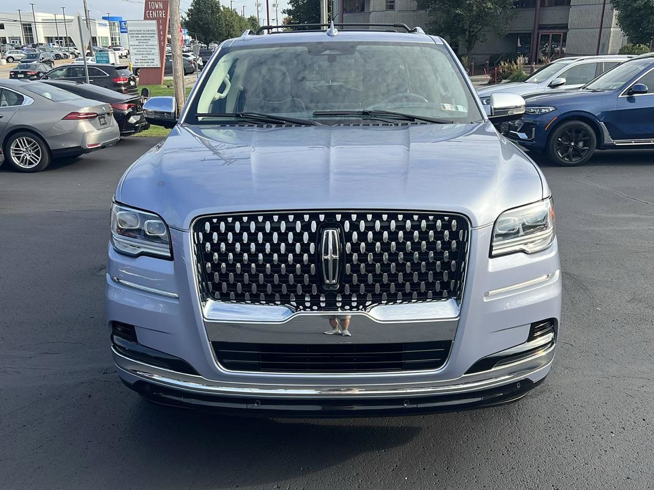 Used 2023 Lincoln Navigator L Black Label AWD/4WD image 2