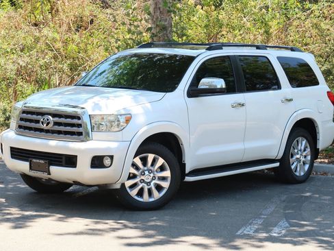 Used 2016 Toyota Sequoia Platinum RWD image 5