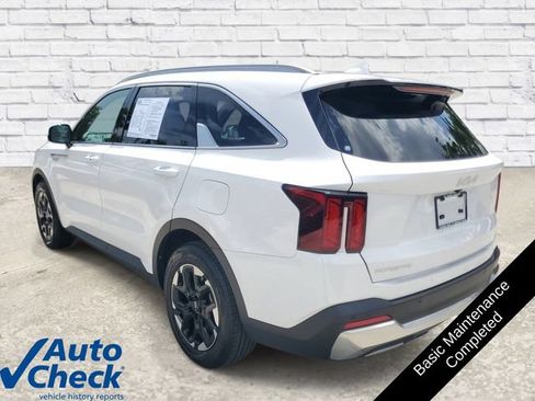 Used 2024 Kia Sorento S w/ Panoramic Sunroof Package FWD image 2