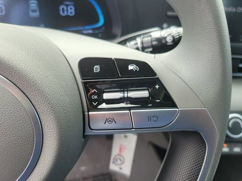 Used 2025 Hyundai Elantra SE w/ Cargo Package image 20