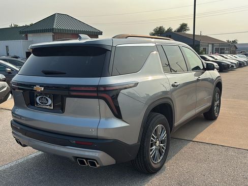 Used 2024 Chevrolet Traverse LT AWD/4WD image 6