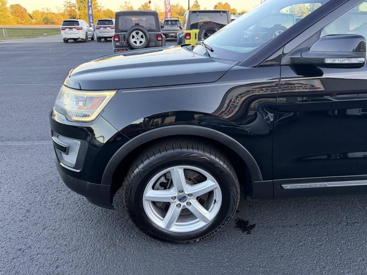 Used 2017 Ford Explorer XLT AWD/4WD image 10