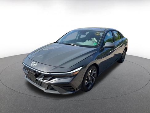 Used 2025 Hyundai Elantra SEL FWD image 3