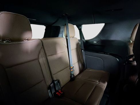 Used 2023 Chevrolet Suburban High Country RWD image 31