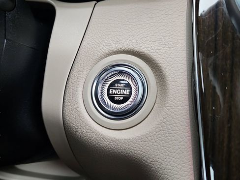 Used 2021 Mercedes-Benz GLC 300 4MATIC image 26