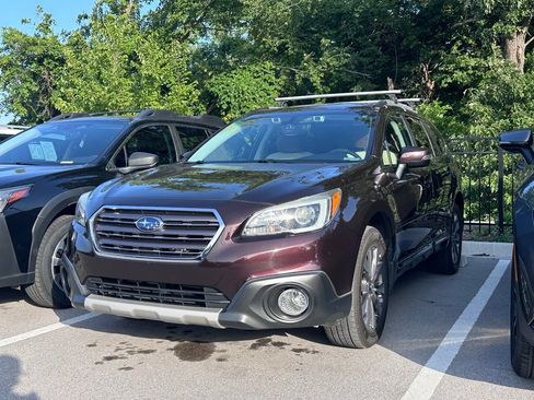 Used 2017 Subaru Outback 2.5i Touring w/ Popular Package #5A AWD/4WD image 3