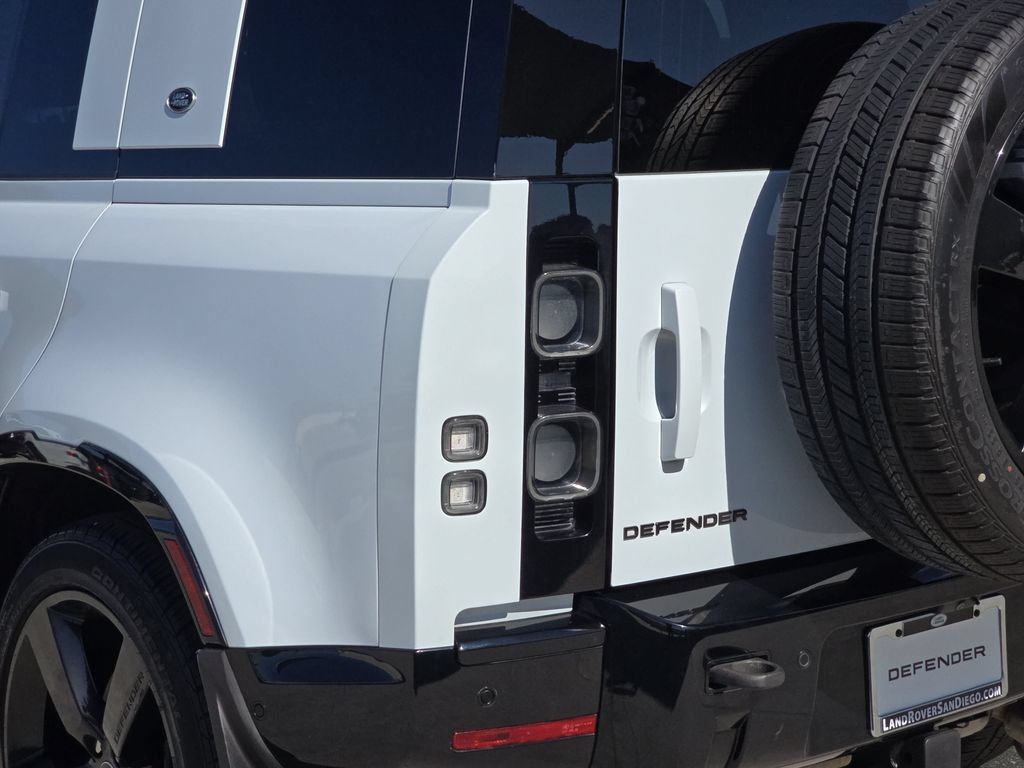 Used 2022 Land Rover Defender 110 V8 AWD/4WD image 39