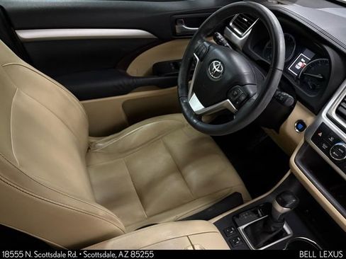 Used 2015 Toyota Highlander XLE FWD image 29
