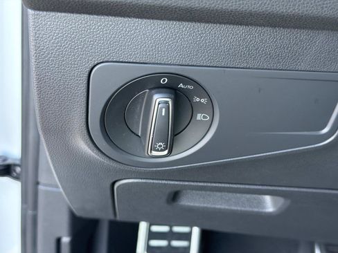 Used 2022 Volkswagen Tiguan SE R-Line FWD image 11