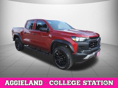 Certified 2024 Chevrolet Colorado Trail Boss w/ Advanced Trailering Package AWD/4WD image 3