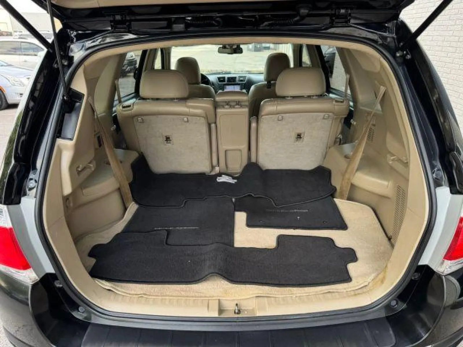 Used 2012 Toyota Highlander Limited w/ Tow Pkg AWD/4WD image 25