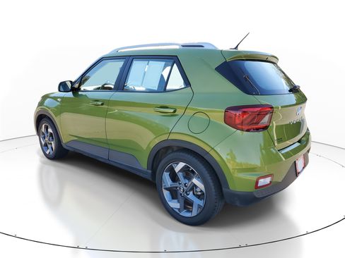 Used 2024 Hyundai Venue SEL image 4