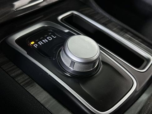 Used 2021 Chrysler 300 Touring RWD image 16