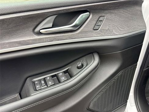 New 2025 Jeep Grand Cherokee Limited w/ Black Appearance Package image 11