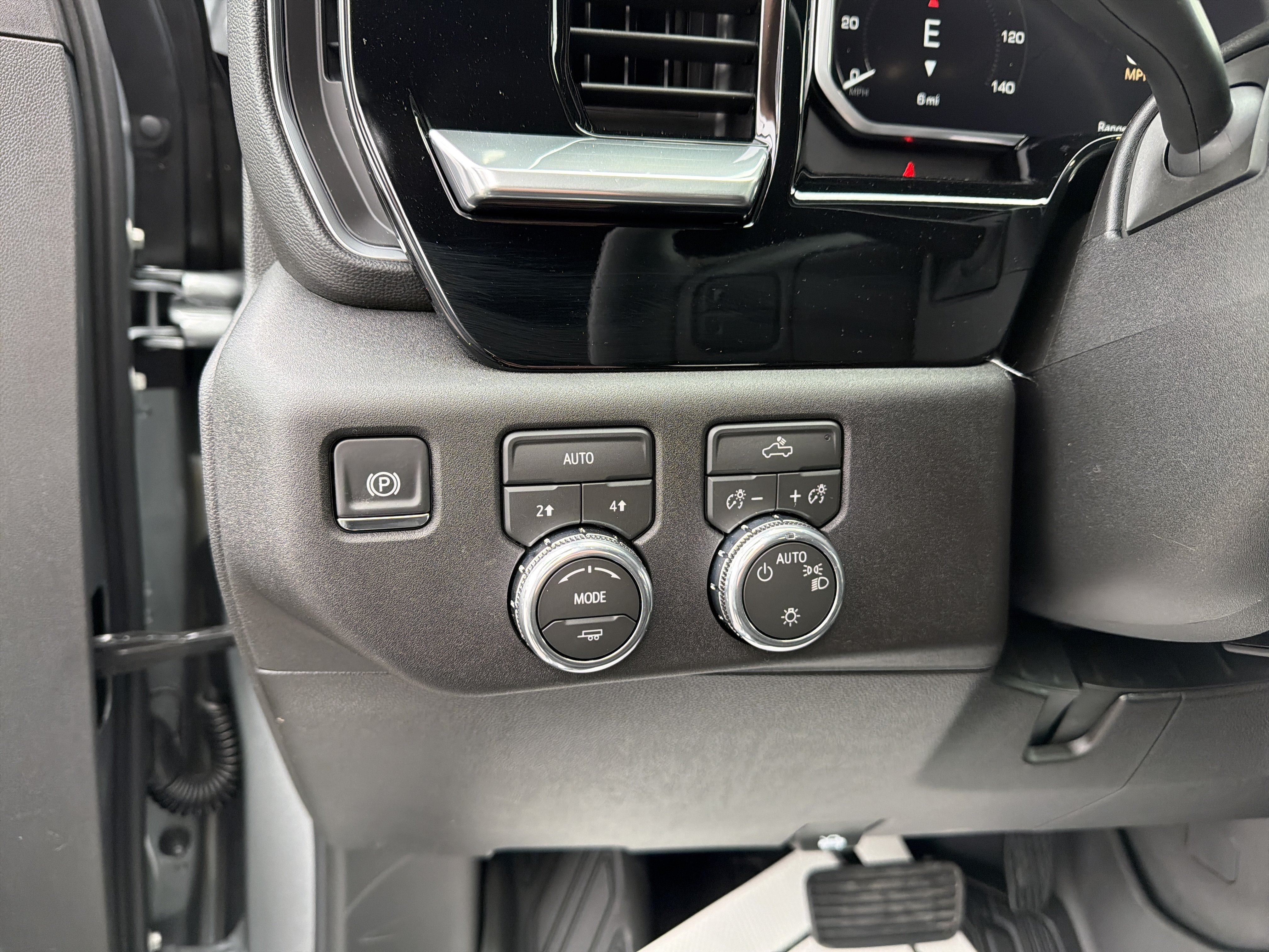 New 2026 GMC Sierra 1500 SLE AWD/4WD image 17